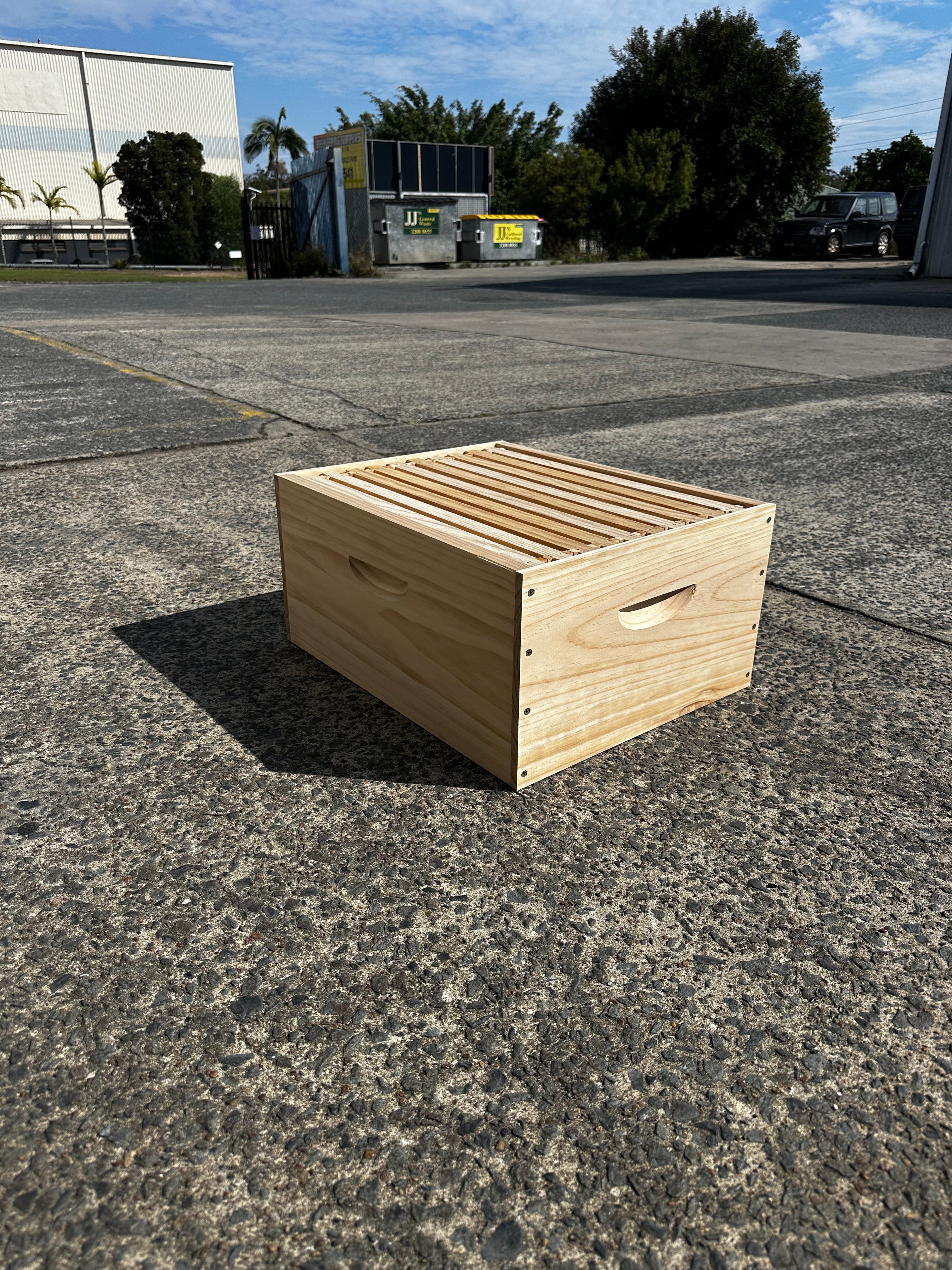 10 Frame Assembled Timber Super with Frames - Image 2